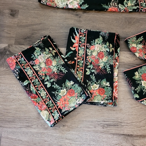 April Cornell Merry Black Set of 5 - Picture 7 of 8